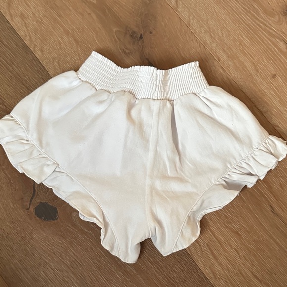 Kids White Ruffle Matching Set - Picture 4 of 6